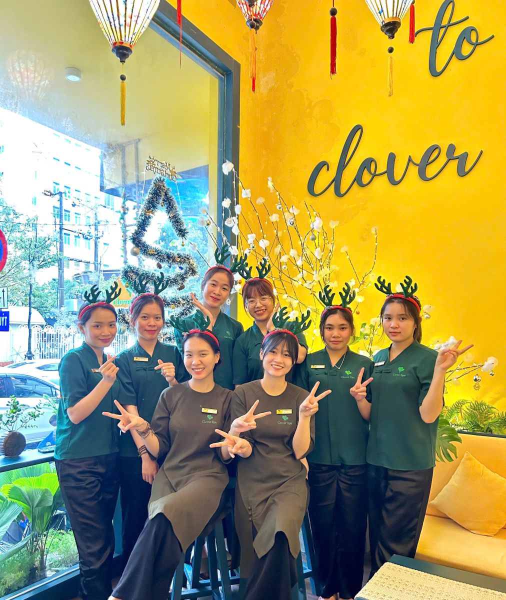 dội ngũ nhân viên clover spa 