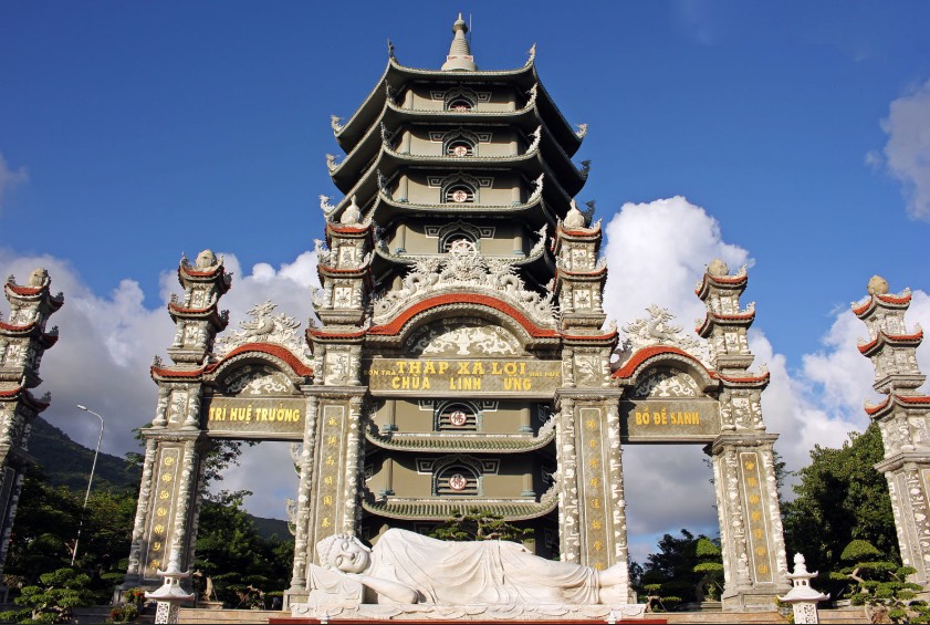 chùa linh ứng tại bán đảo sơn trà 