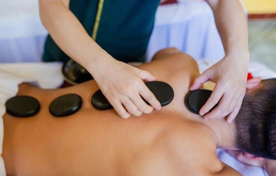 massage đá nóng 