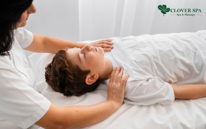 Thư giãn và chăm sóc da nhạy cảm với liệu trình Kid Massage tại Clover Spa