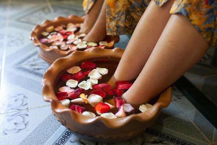 ngâm chân thảo dược tại clover spa
