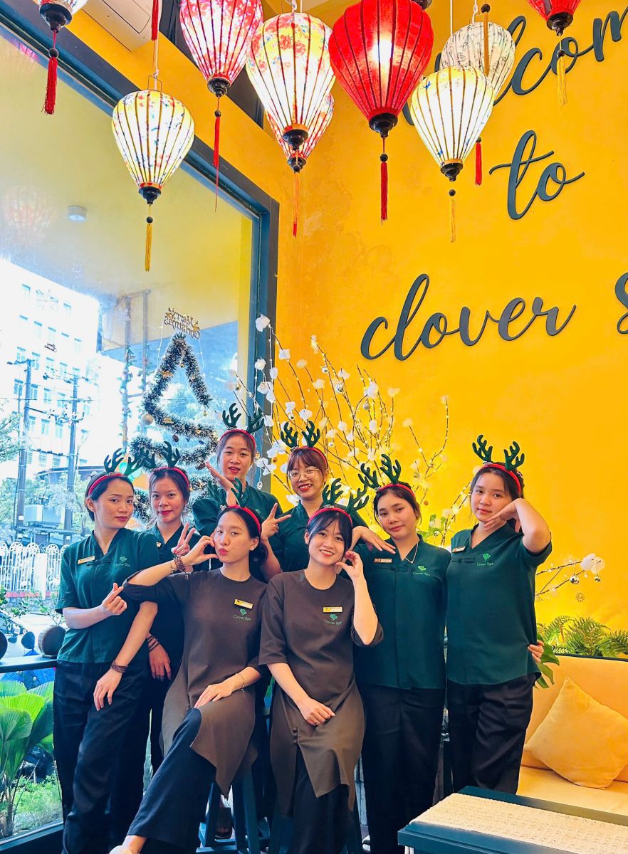Đắm chìm trong cảm giác phục hồi tinh thần với massage đá nóng tại Clover Spa